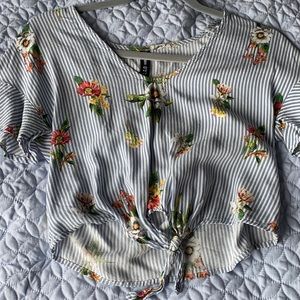 Cropped shirt with flowers